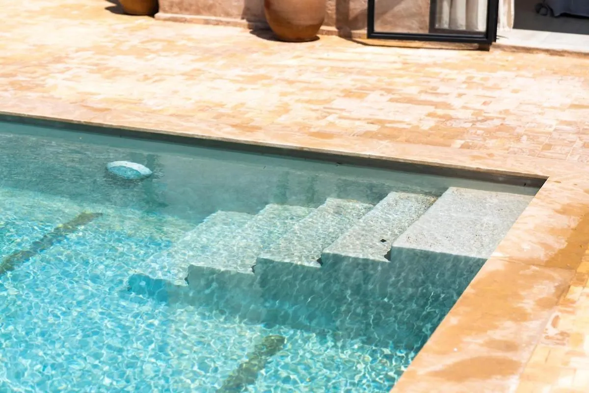 Zephyr - Villa With Private Pool & Housekeeper 에사우이라