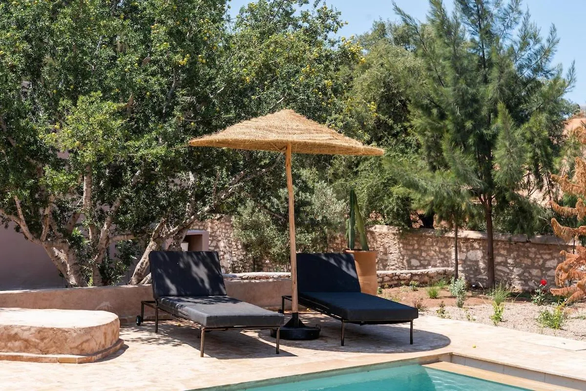 Zephyr - Villa With Private Pool & Housekeeper Эс-Сувейра