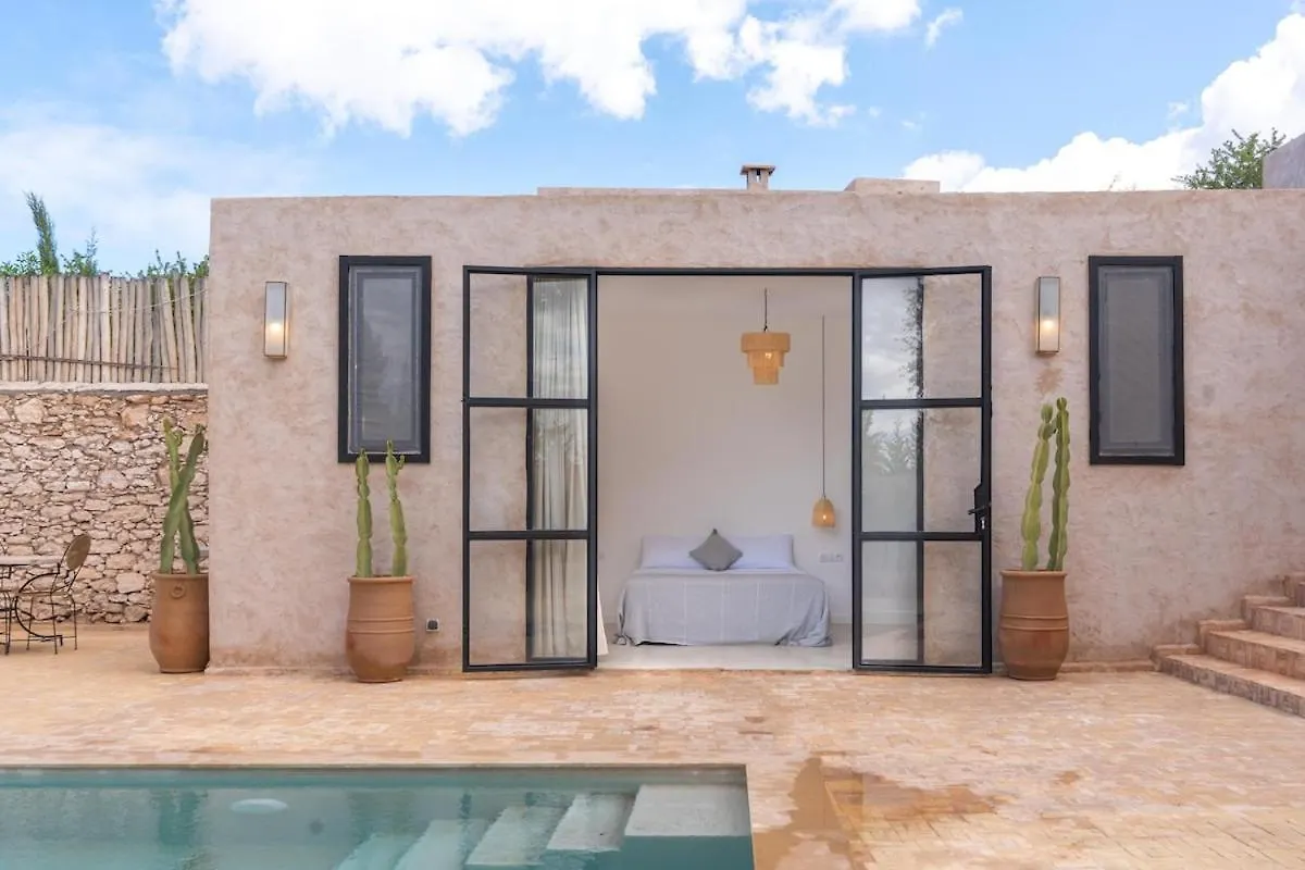 Zephyr - Villa With Private Pool & Housekeeper Эс-Сувейра