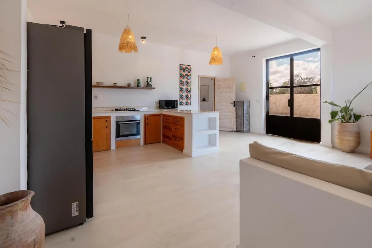 Zephyr - Villa With Private Pool & Housekeeper Эс-Сувейра